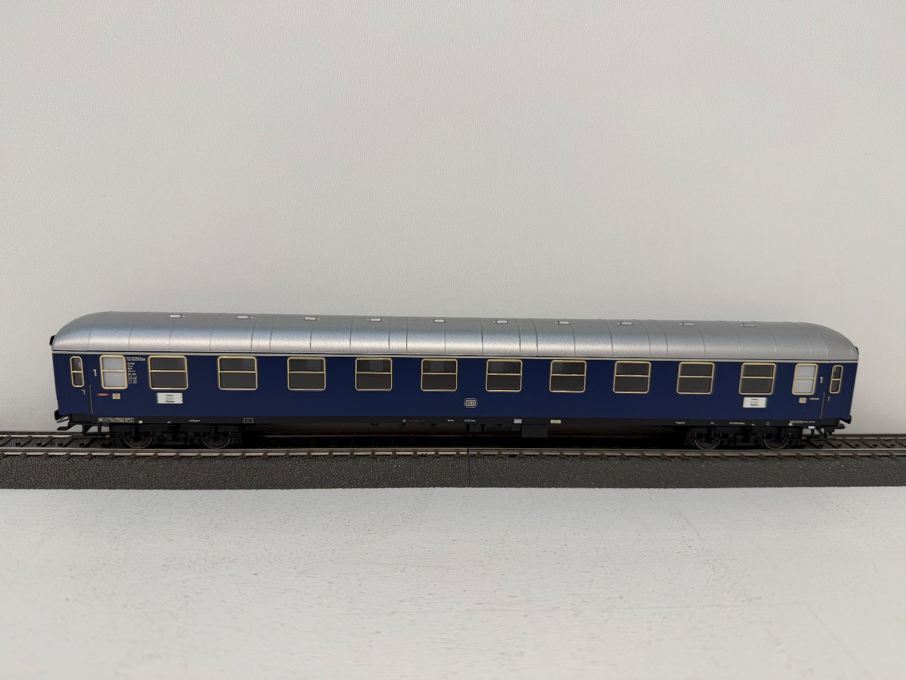 Märklin Modellini di ferrovie: Märklin 43910 Schnellzugwagen DB – Usato da Büsserach venduto da ModellbahnDepot 1