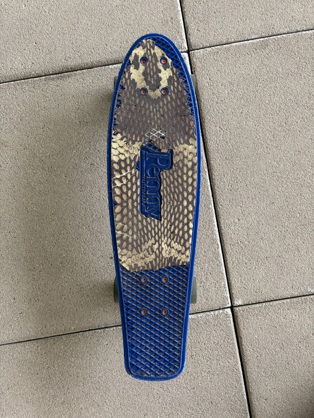 Penny Skateboards Skateboards: Penny Board mit Wolfsprint – Usato da Lenzburg venduto da Kawahara 1