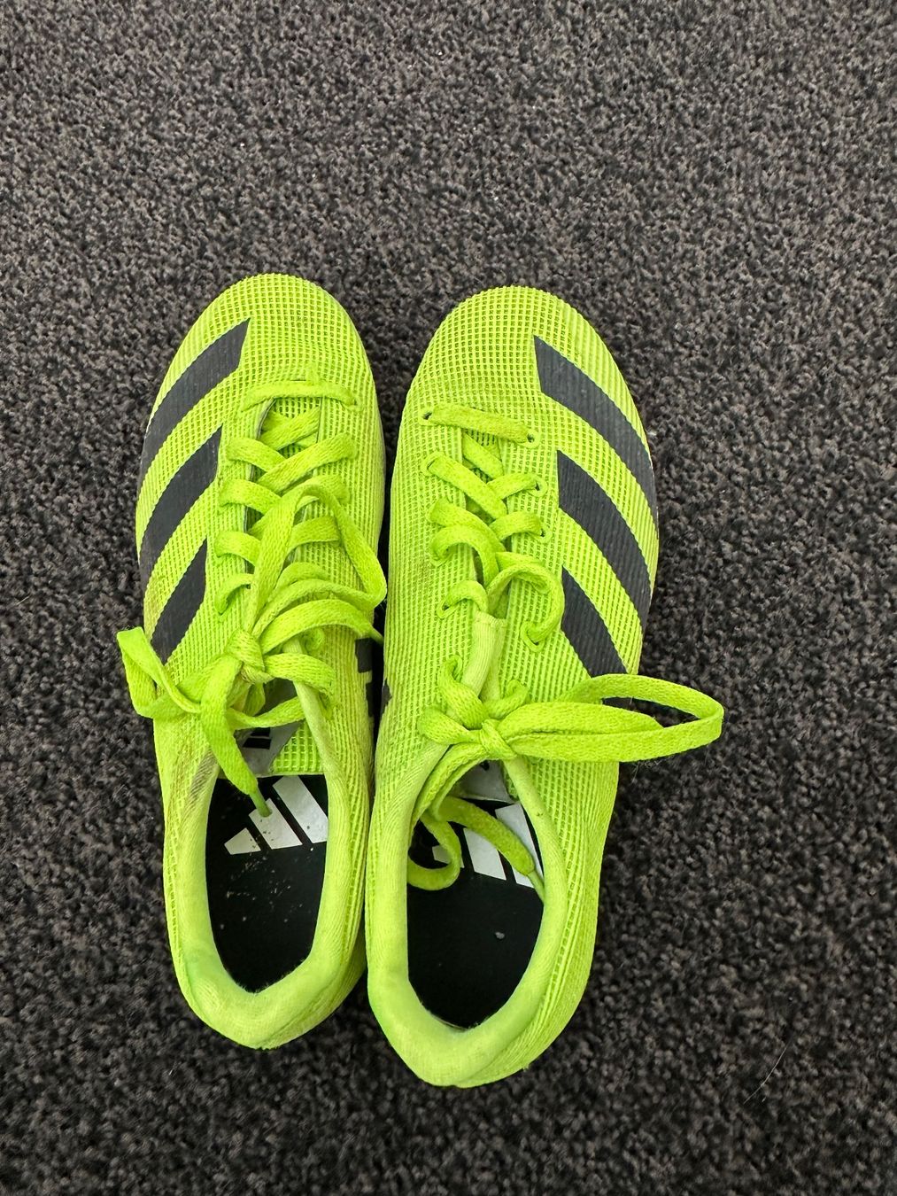 Adidas Scarpe da uomo: Nagelschuhe Grösse 35 – Usato da Brunnen venduto da annitime 1