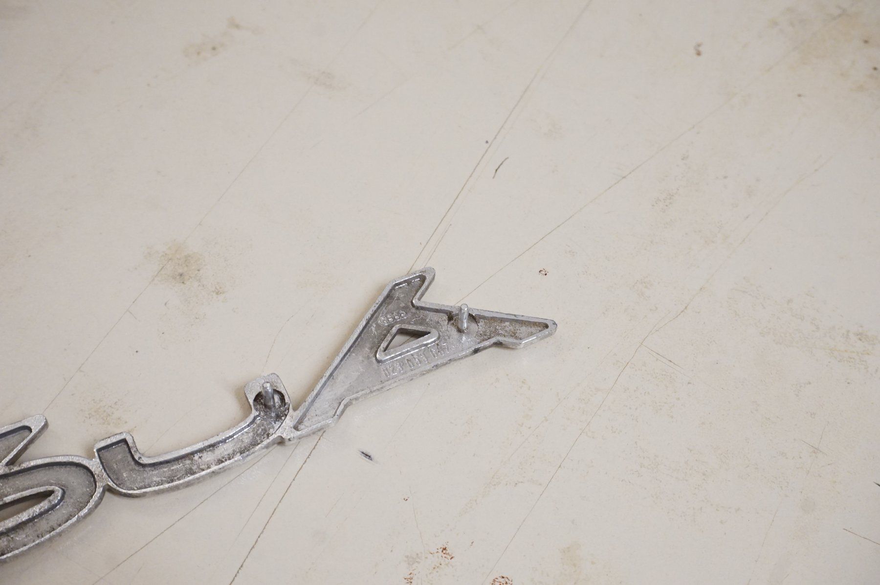 Audi Placchette & Badge: Badge AUDI 80 – Usato da Ependes VD venduto da Cartonabanane 3