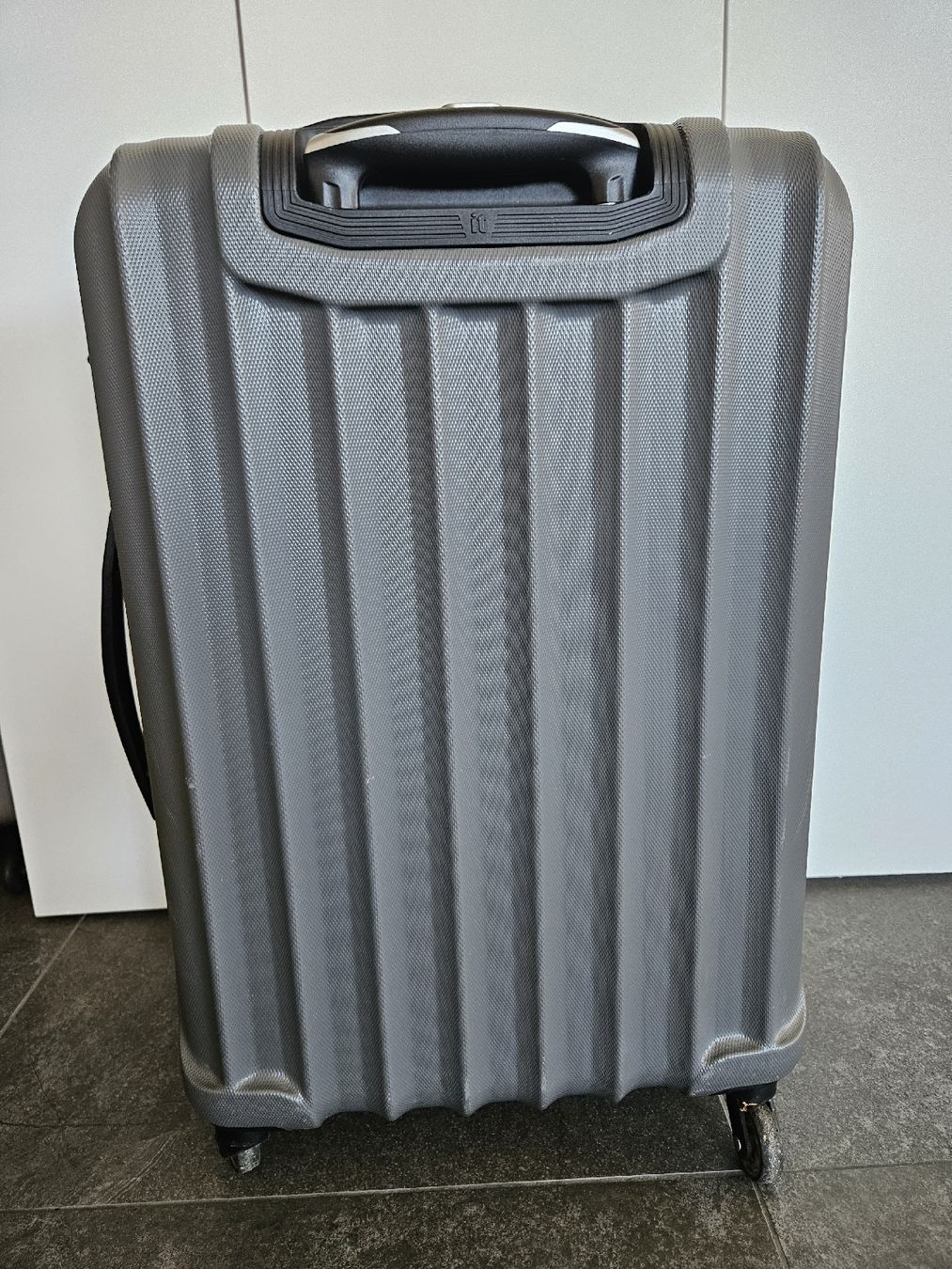 Valigie: It - Valise à roulettes – Usato da Bussigny venduto da niwa_mikan 2