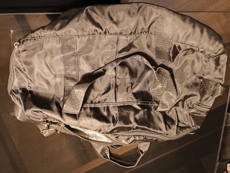 Schwarze Reisetasche/Sporttasche mit viel Stauraum!