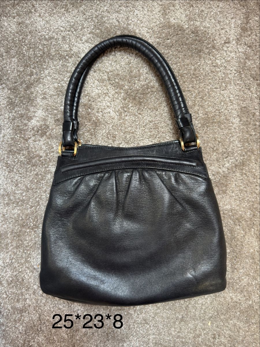 Taschen für Damen: Sac à main vintage en cuir noir – Gebraucht aus Vuippens von Anna_as