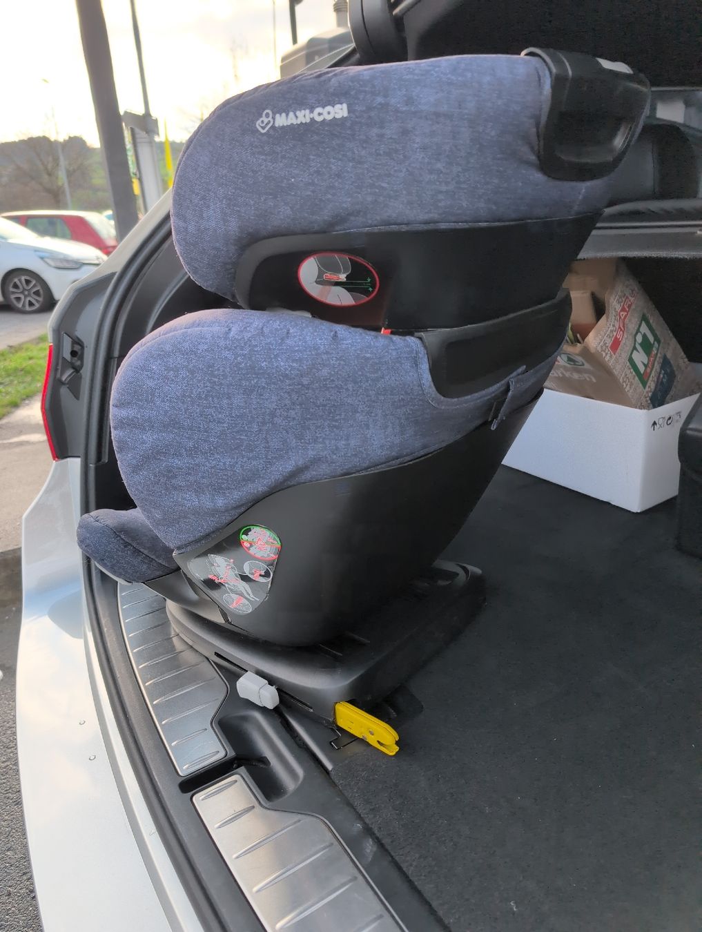 Maxi-Cosi Seggiolini per auto: Kindersitz – Usato da Hochdorf venduto da Ultrasonography 1