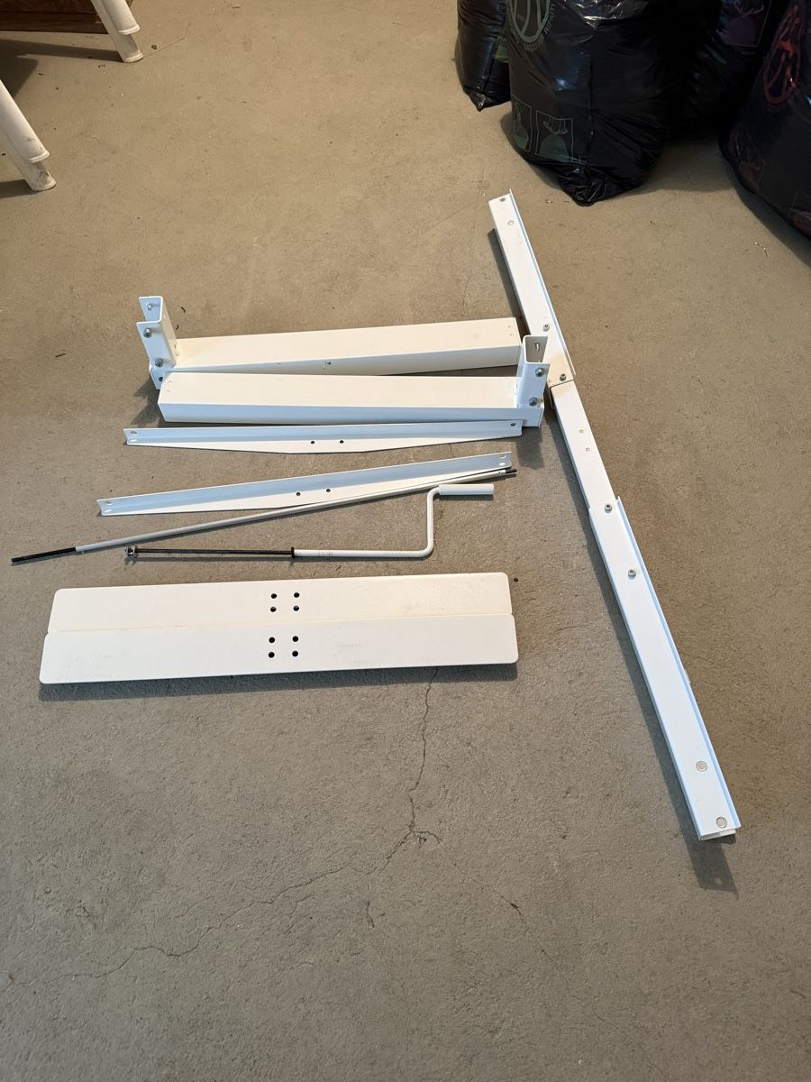 Ikea Tavoli: Höhenverstellbarer Schreibtisch 160x60x72-117cm – Usato da Uerikon venduto da trailbreaker 1