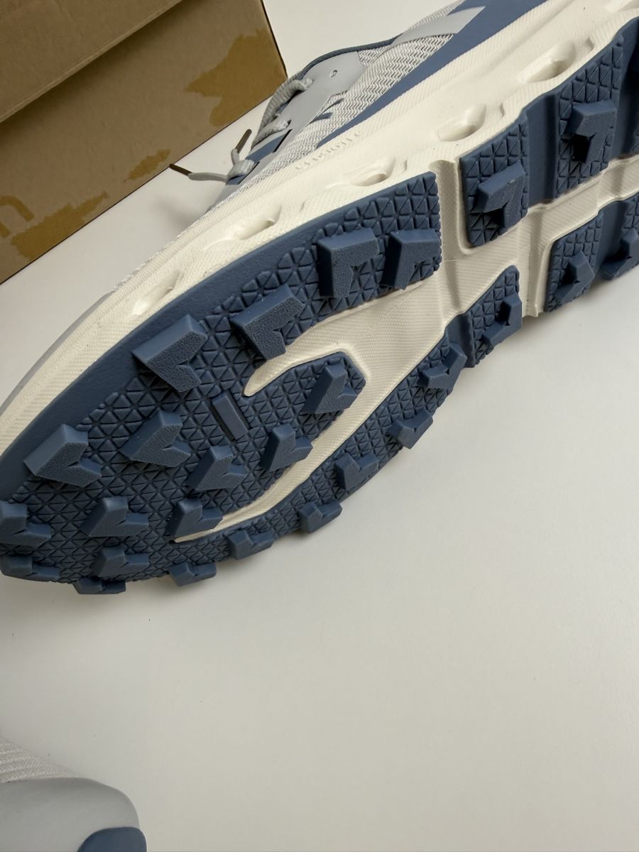 On Chaussures hommes: On Cloud Sneaker grau blau neu mit Originalkarton – Neuf avec emballage d'origine à Luzern par kim221080 3