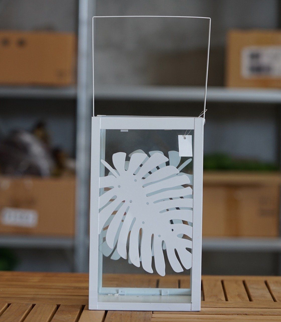 Lanterne: Weisse Laterne mit Blattsymbol, 15x15x26cm – Nuovo (secondo la descrizione) da Embrach venduto da pifu_gmbh 1