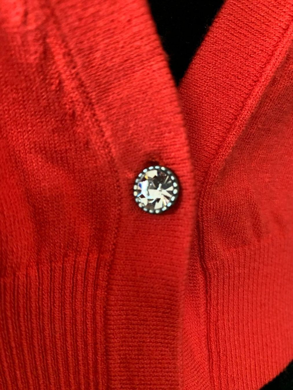 Max Mara Giacche: MAXMARA: Edles rotes Jäcklein mit Glitzerstein-Verschluss, S – Nuovo (secondo la descrizione) da Luzern venduto da paulablue 1