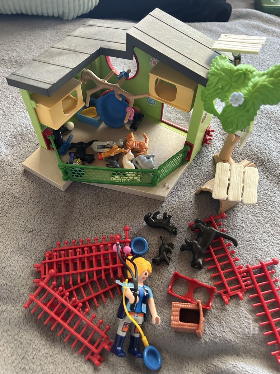 Playmobil Giocattoli: Playmobil Katzenheim – Usato da Wohlen b. Bern venduto da Honeypie 2