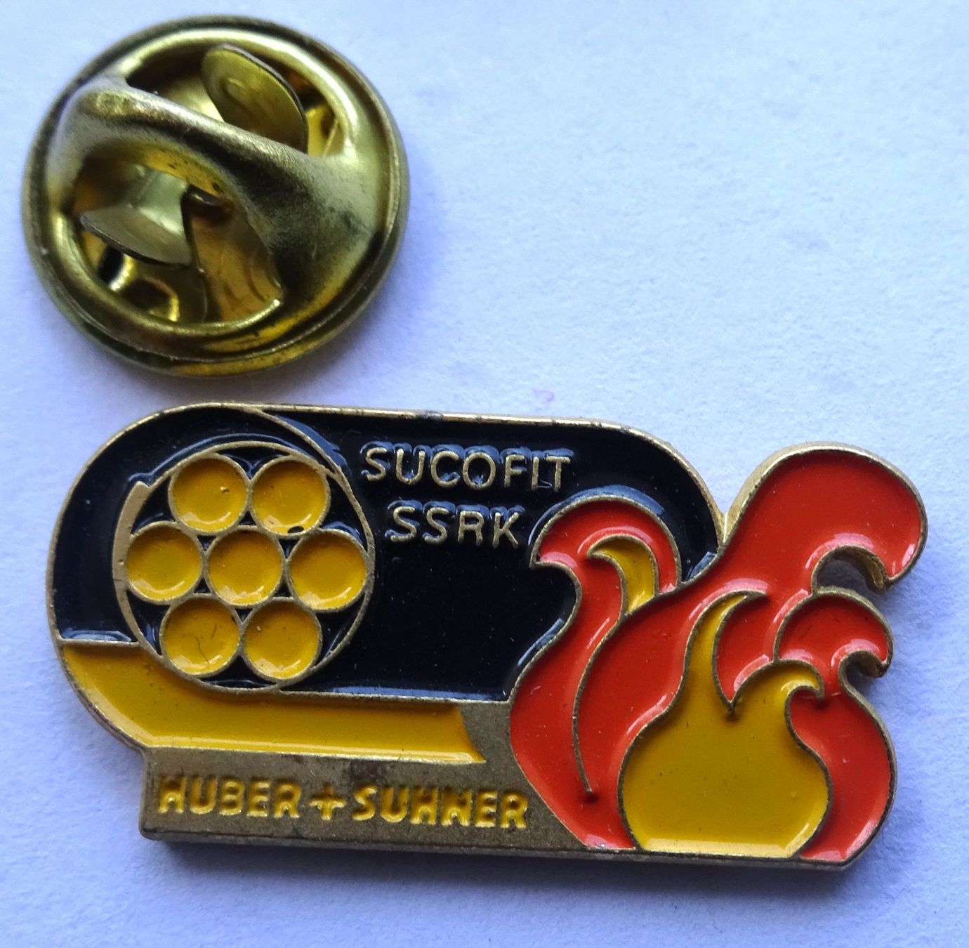 Placchette & Badge: Pin  SUCOFIT ssrk   Huber  + Suhner – Usato da Utzenstorf venduto da BUtter81
