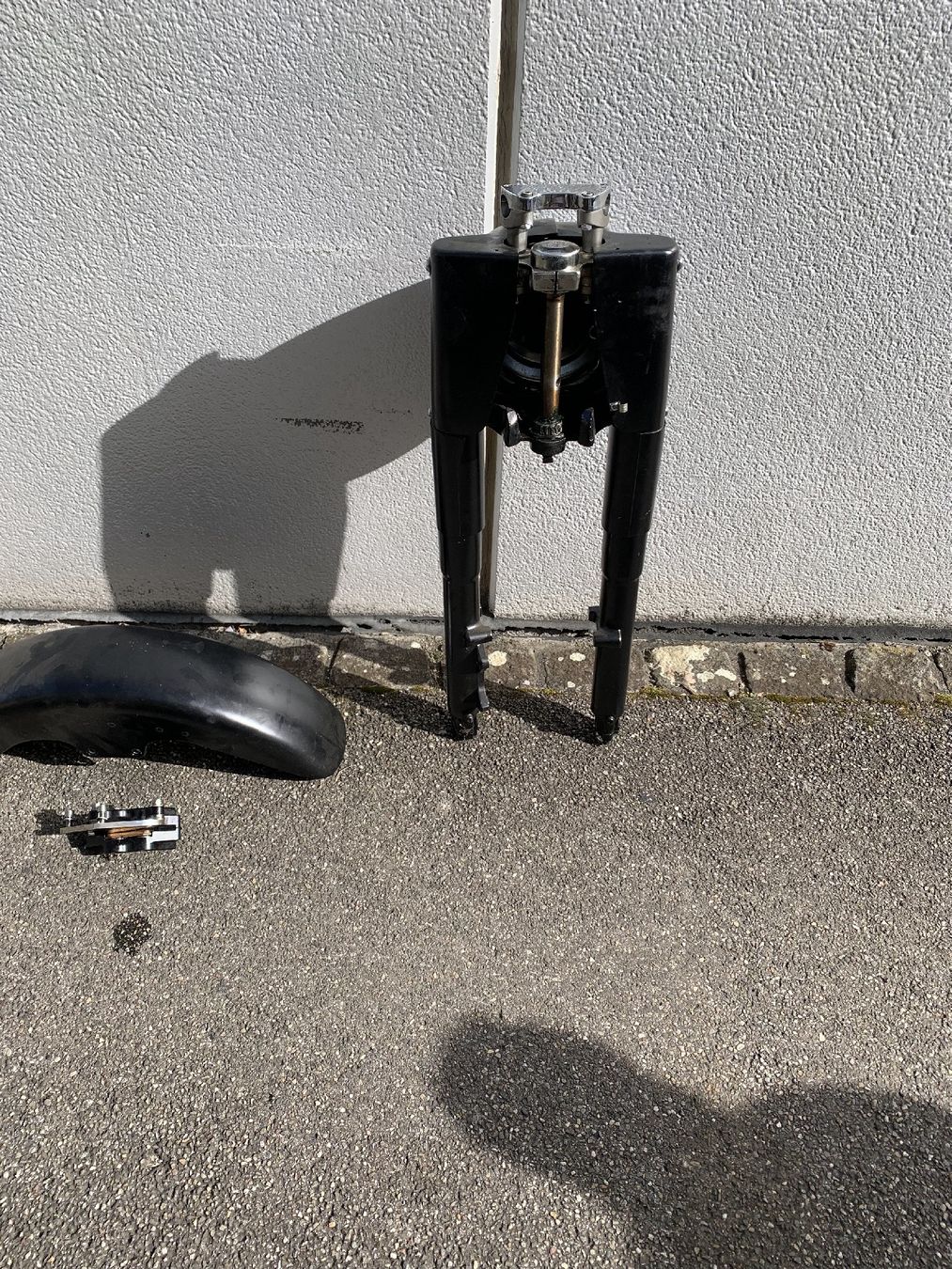 Harley-Davidson Tutti i ricambio per moto: HD Gabel mit Schutzblech ondBremsza nge – Usato da Allschwil venduto da bruno11 1
