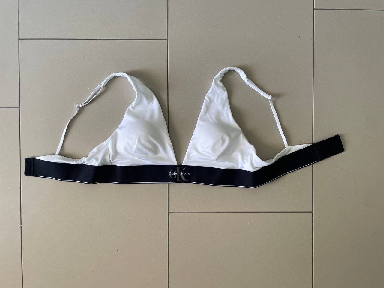 Calvin Klein Tops: Calvin Klein Top neuwertig – Neu (gemäss Beschreibung) aus Gümligen von vla_xch5 2