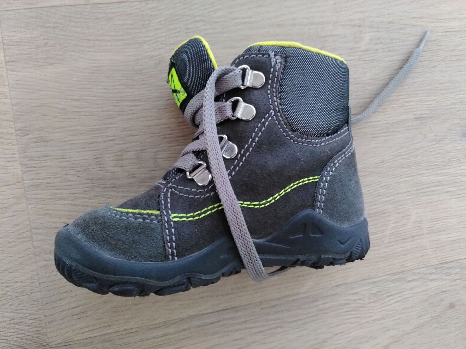 Scarpe per ragazzi: Erste Wanderschuhe - Grösse 21 – Usato da Penthaz venduto da ann_l7zt 1