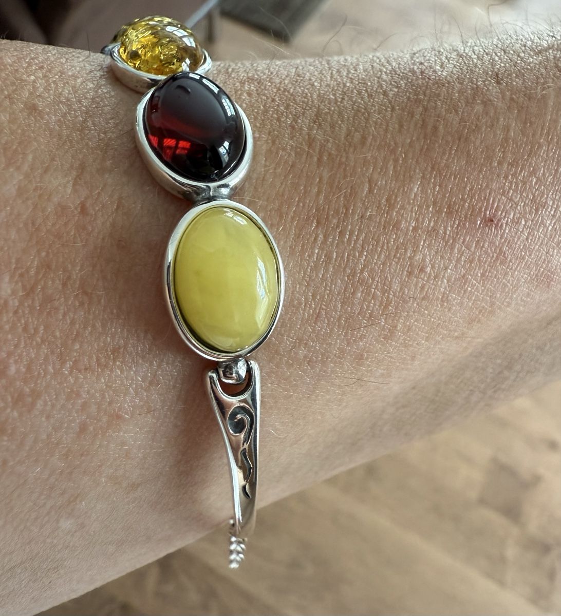 Armbänder & -reifen: Elegantes Silberarmband mit baltischen Bernsteinen – Neu und originalverpackt aus Ebikon von elischka 3