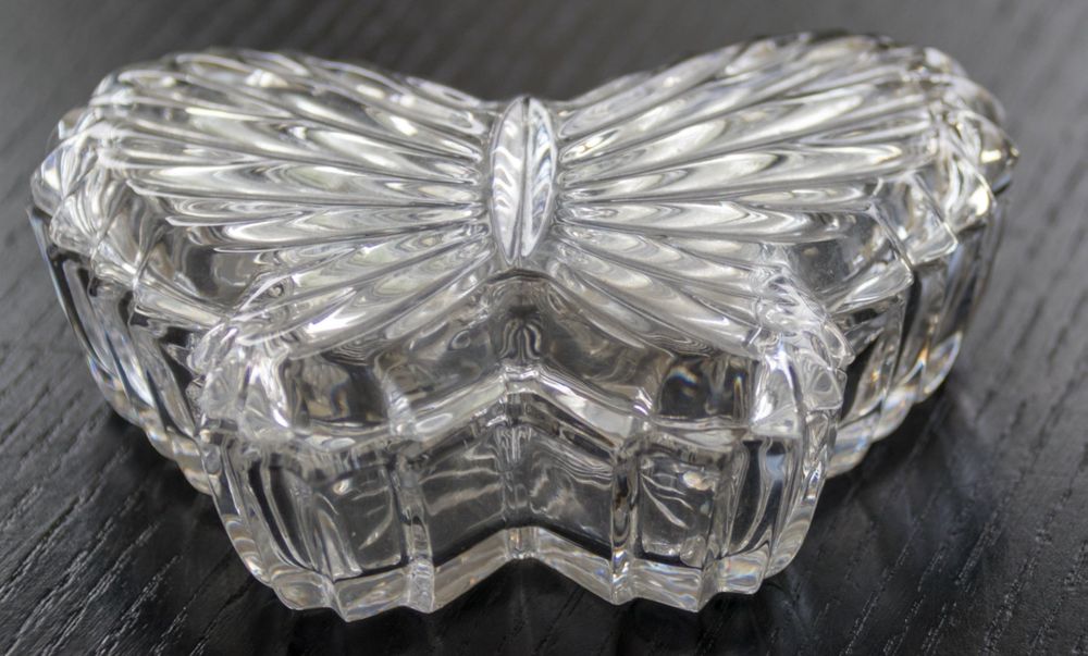 Toutes les décorations: Glasdose in Schmetterlingsform – D'occasion à Sempach Station par Semion