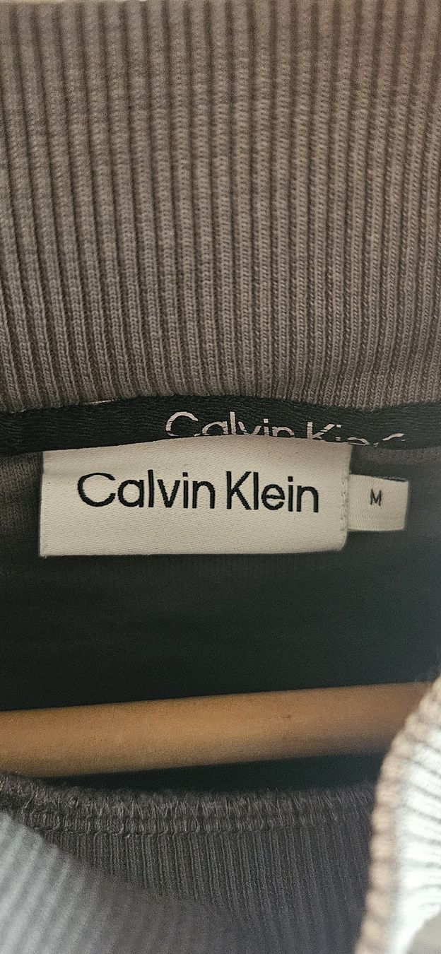 Calvin Klein Pulls & Sweat-shirts: Pull Calvin Klein gris taille M homme – D'occasion à Arveyes par sape.online 2