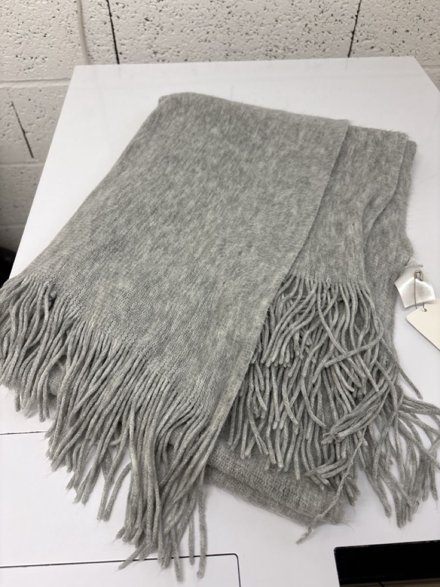 H&M Foulard & Sciarpe: H&M Écharpe, franges fines! – Usato da Pully venduto da kaba07 1