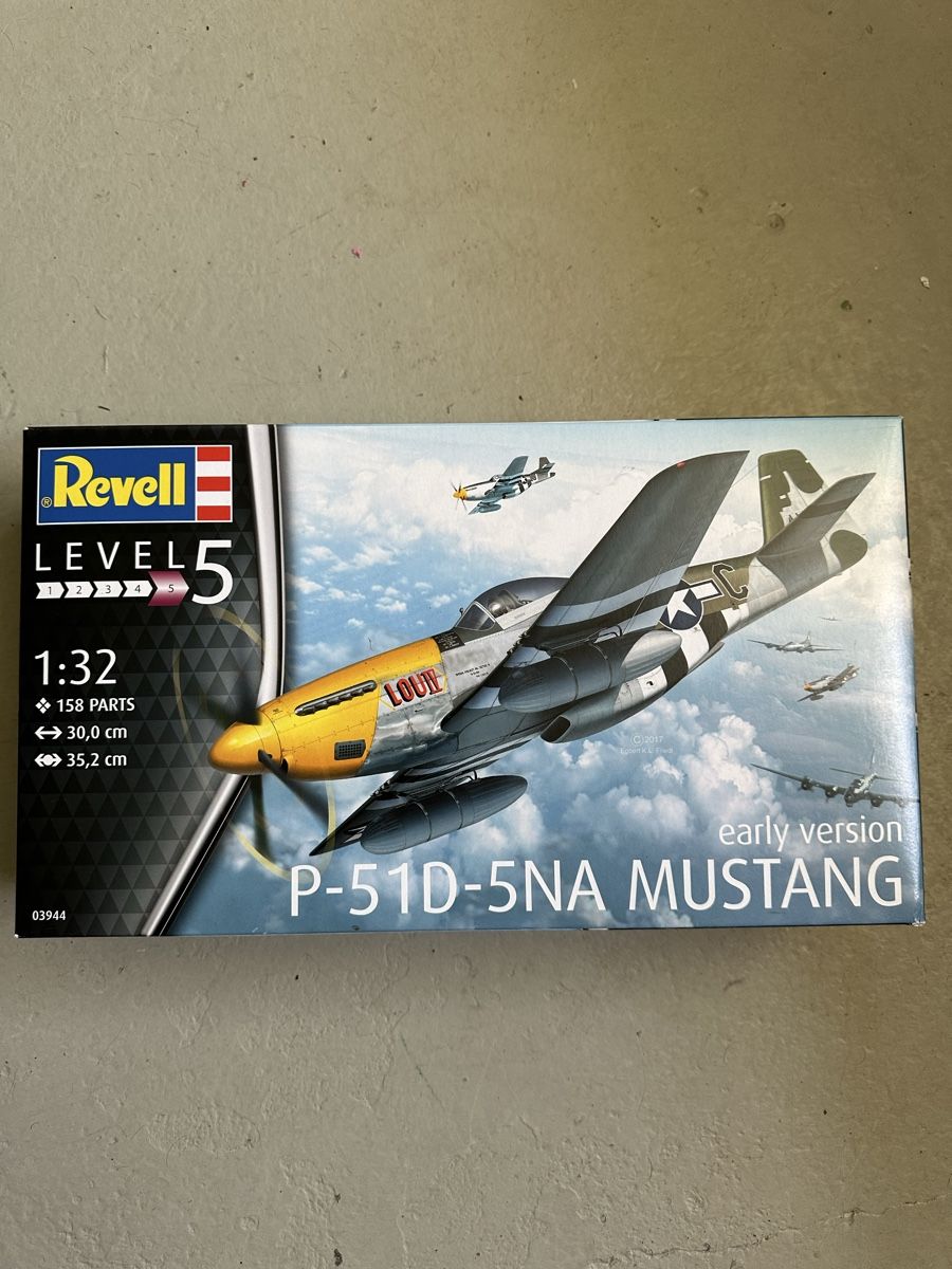 Revell Kit di modellismo & Modellini statici: Revell P51D-NA Mustang 1:32 – Nuovo e nell'imballaggio originale da Zell LU venduto da TinuR480