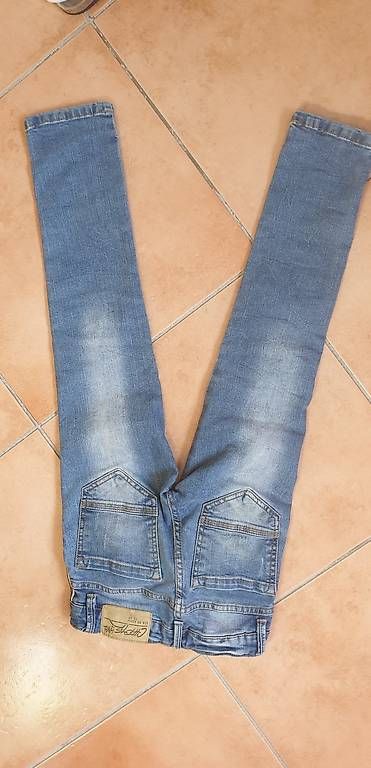 Pantaloni: lässige Stretch Jeans Gr. 134 – Usato da Gamprin venduto da man_j9fr 1