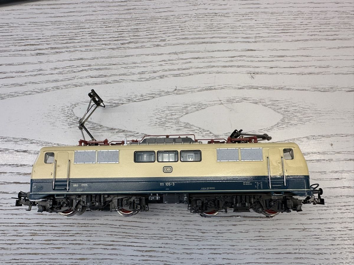 Märklin Modelleisenbahnen: Märklin 3042 DB BR 111 mfx digital HLA – Gebraucht aus Lupsingen von New-Haven 3
