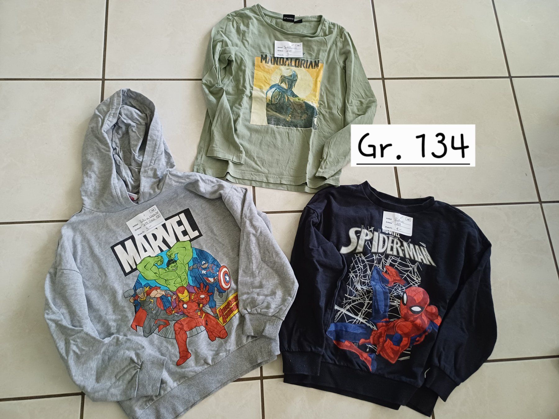 Kleiderpakete & -sets: Pullover/Sweatshirt Gr. 134 – Gebraucht aus Dietwil von dari2008