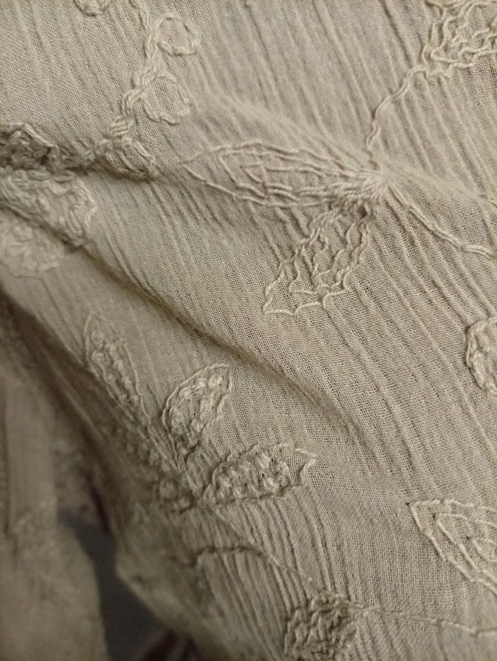 Blusen: Bluse mit Stickerei Gr.42 – Gebraucht aus Luzern von GoSecond 4