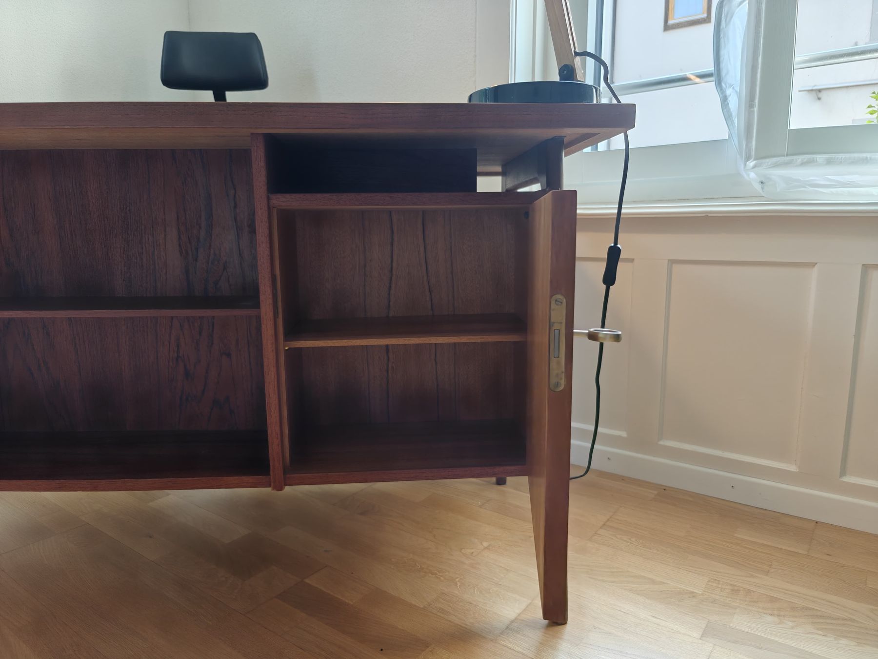 Schreibtische: German-Made Teak Desk – Gebraucht aus Zürich von Maa_b2bx 3