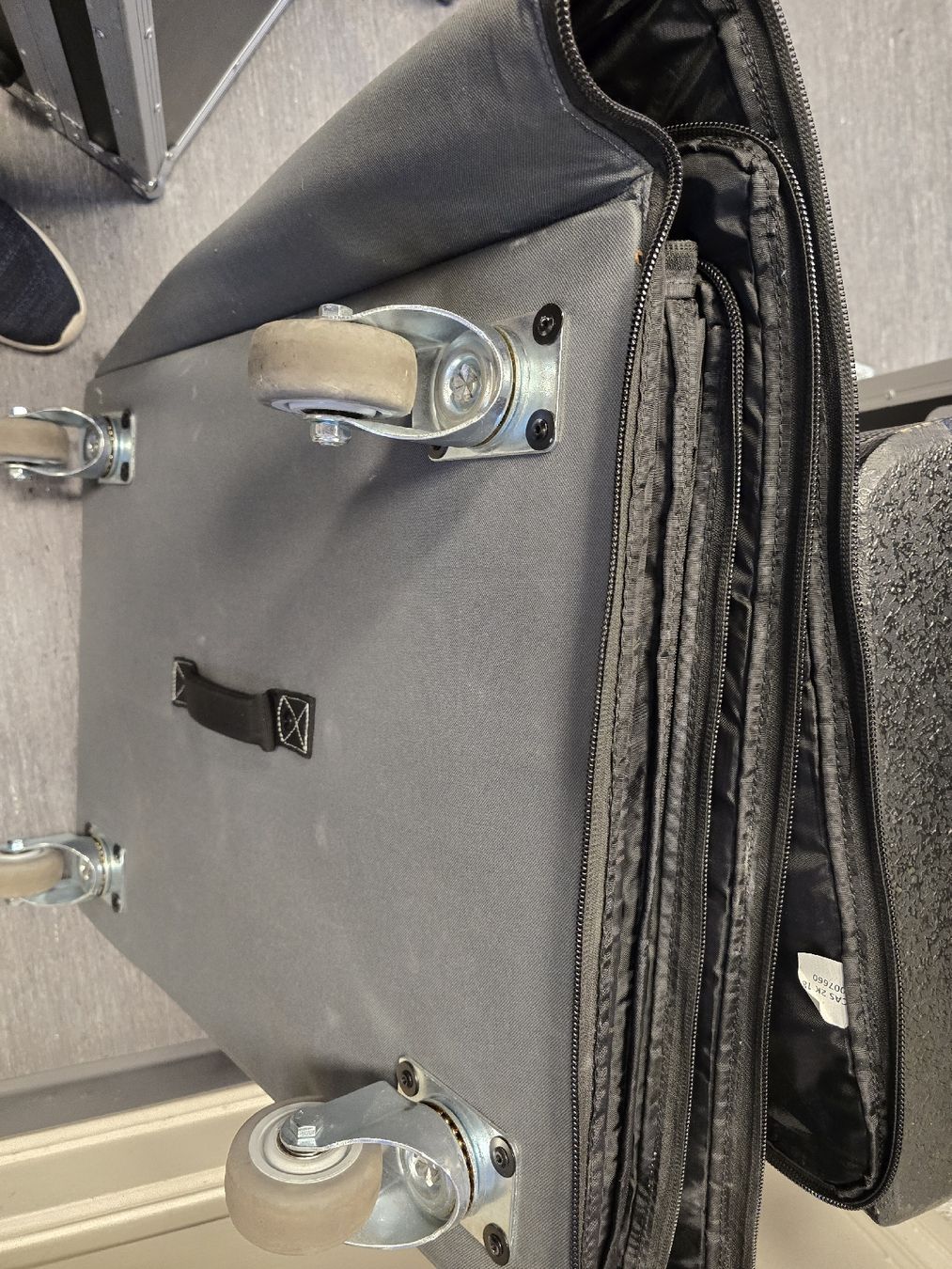 HK Audio Casse acustiche: HK Audio Lucas 2K18 SUBWOOFER Roller Bag – Usato da Zürich venduto da Roy-Events-Zurich 2