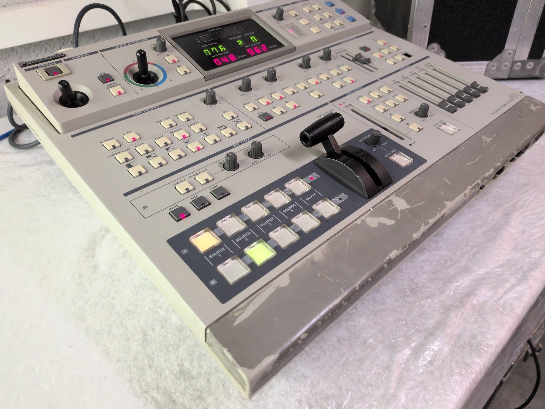 Panasonic Console di mixaggio: Panasonic WJ-MX50 Videomixer VJ + Flightcase! – Usato da Basel venduto da Fcol