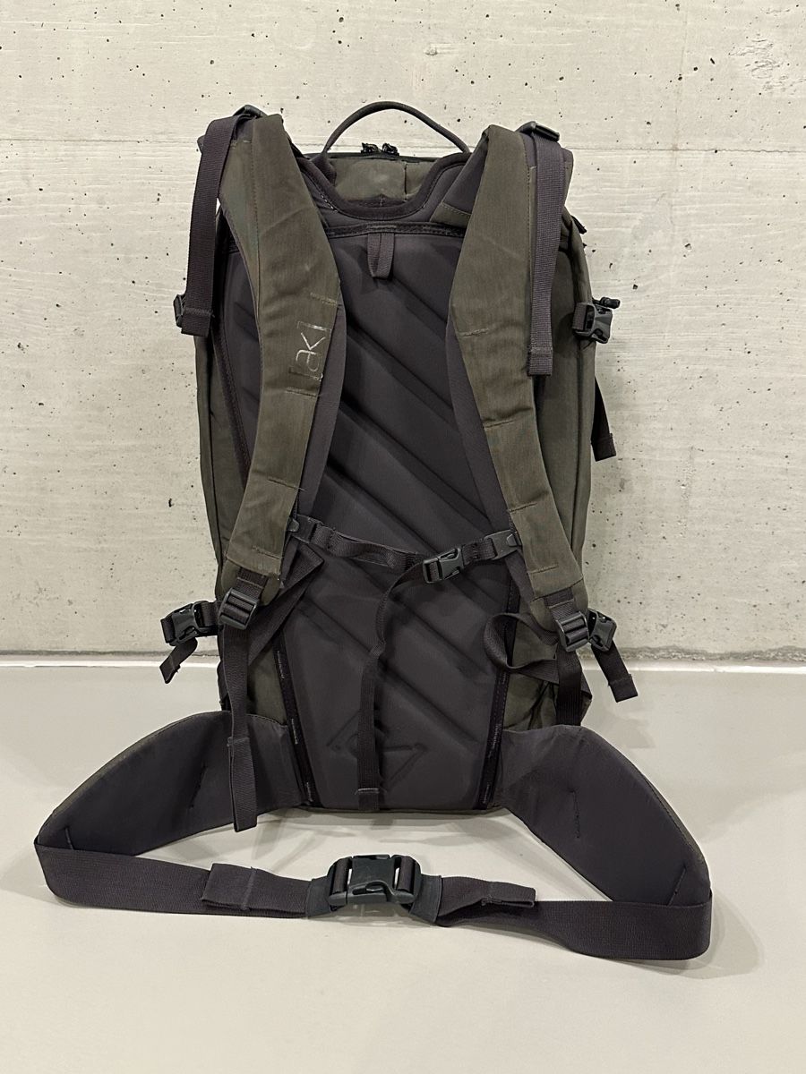 Burton Zaini: Burton [ak] backpack - Excellent condition! – Nuovo (secondo la descrizione) da Thalwil venduto da Ven.Mic 1