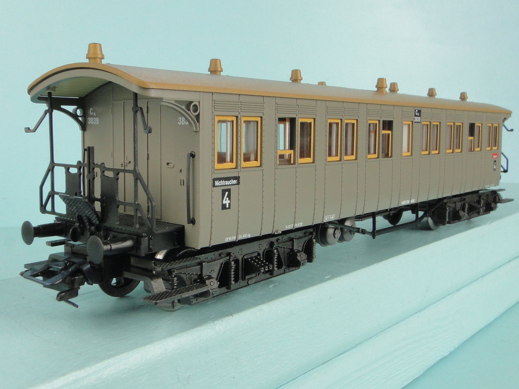 Märklin Modelleisenbahnen: Märklin 4214 Plattformwagen – Gebraucht aus Bülach von cann11 4