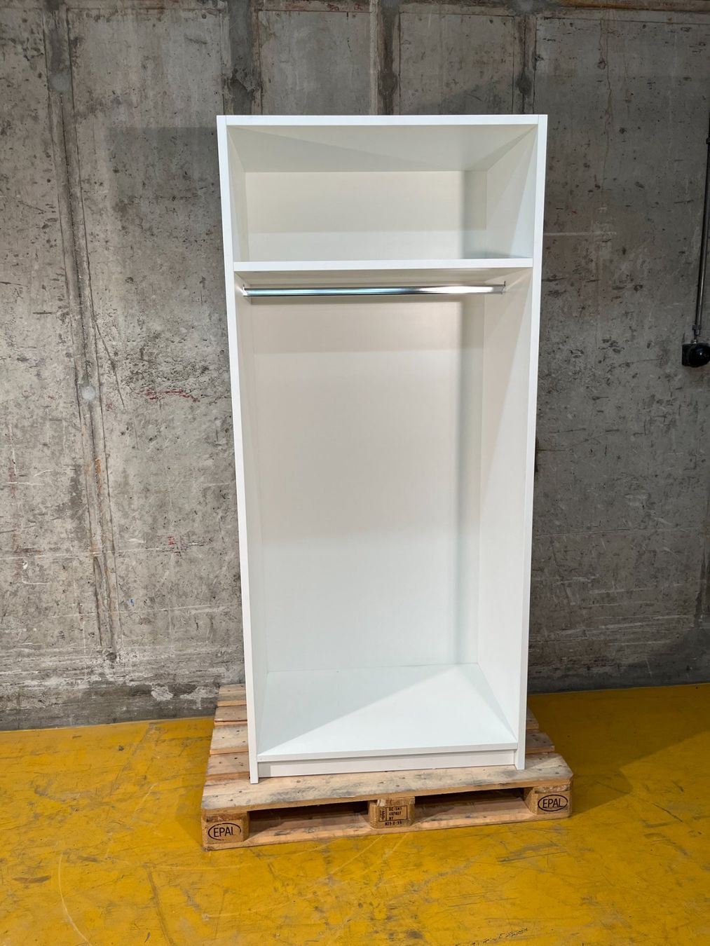 Guardaroba: Garderobe, Garderobenschrank – Usato da Bern venduto da daskannweg