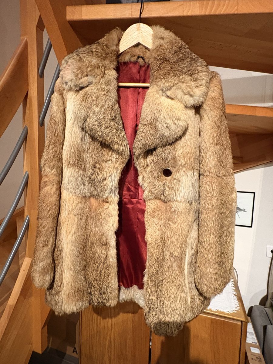 Cappotti: Manteau en fourrure de lapin – Usato da Le Cerneux-Péquignot venduto da dav_57m2