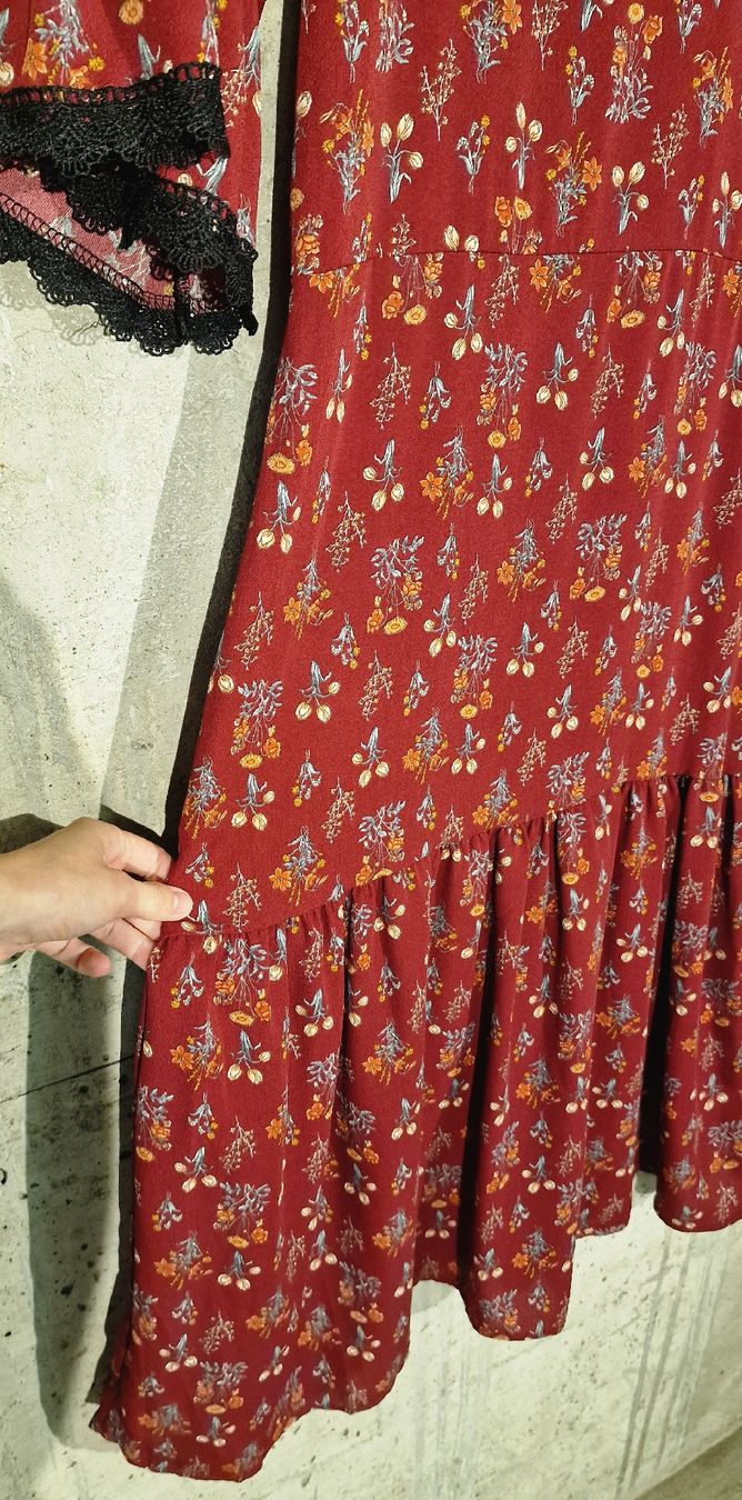 Vestiti: Damen Kleid rot Blumenmuster Grösse M/L – Usato da Affeltrangen venduto da Nataoli 1