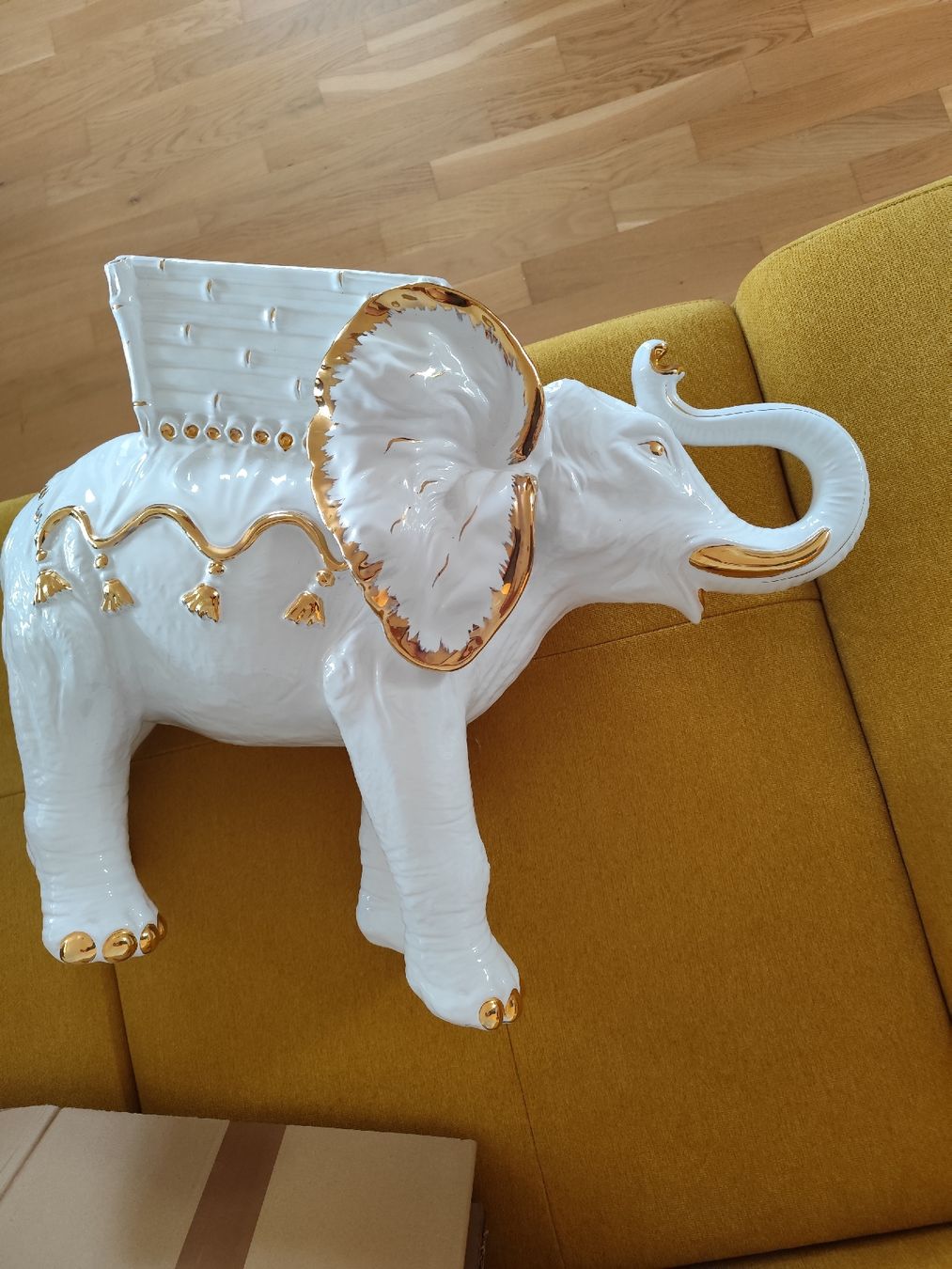 Statuette: Porzellan Elefant  – Usato da Grossdietwil venduto da bie_2bn5