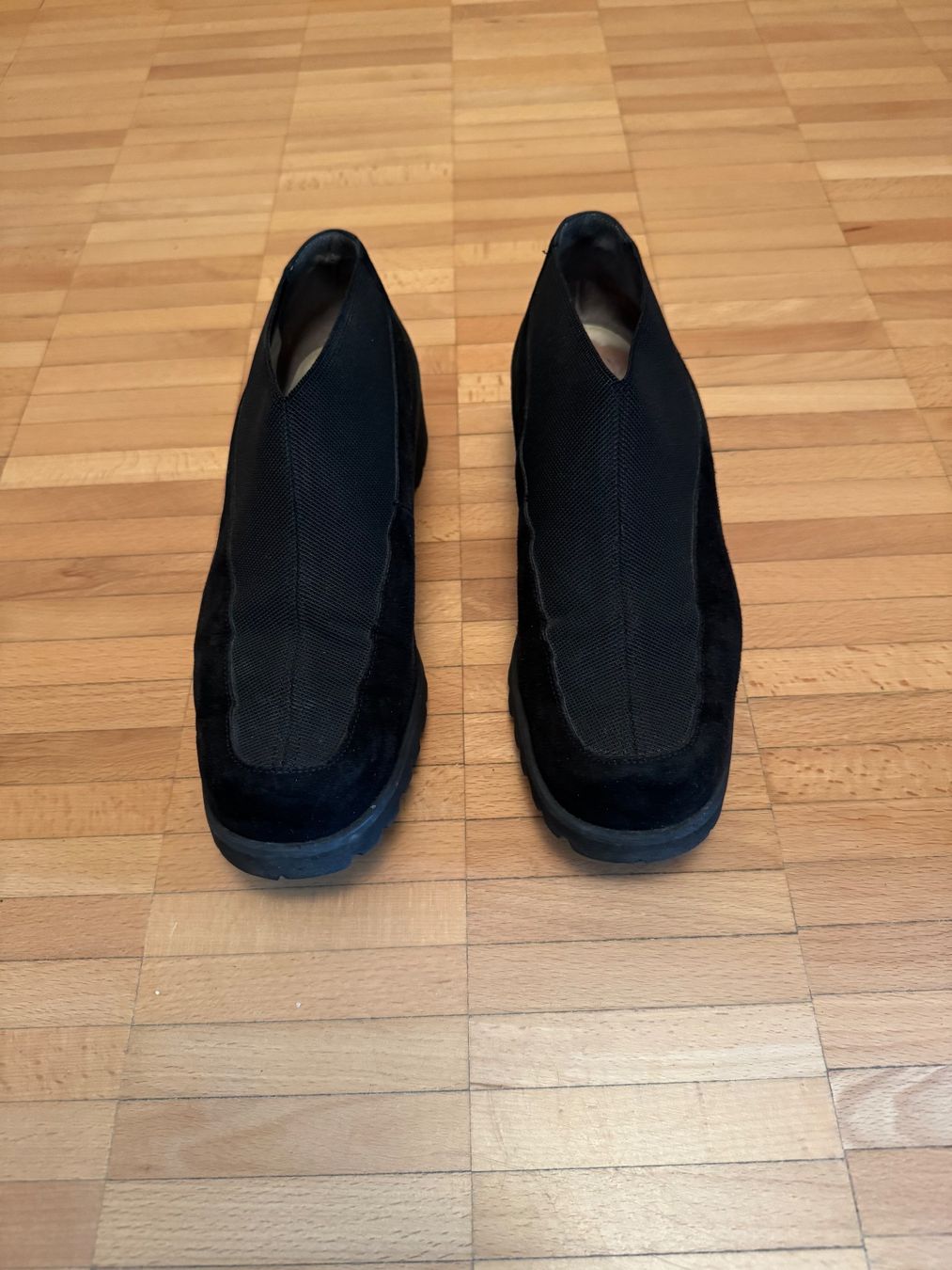 Scarpe da donna: Schwarze Wildlederschuhe von MARLENE – Usato da Reinach BL venduto da Furyrenggli