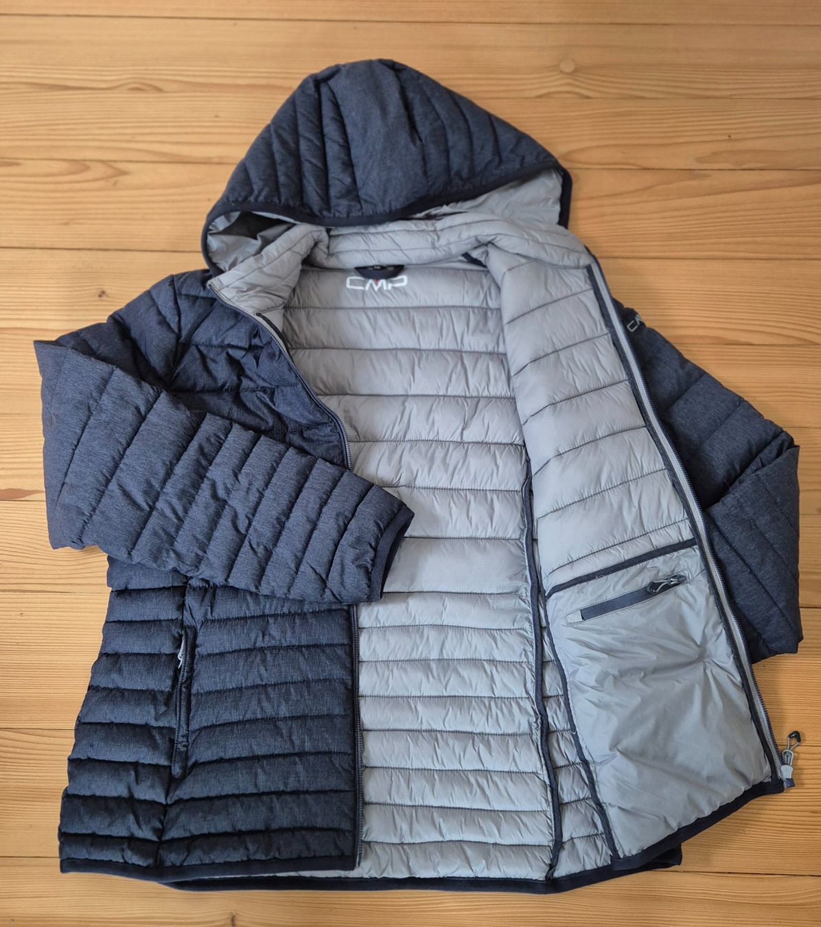 CMP Giacche: Winterjacke mit Kapuze – Usato da Niederweningen venduto da Cactus63 1
