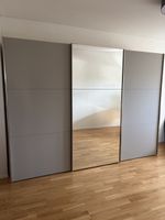 Kleiderschrank mit 3 Schiebetüren