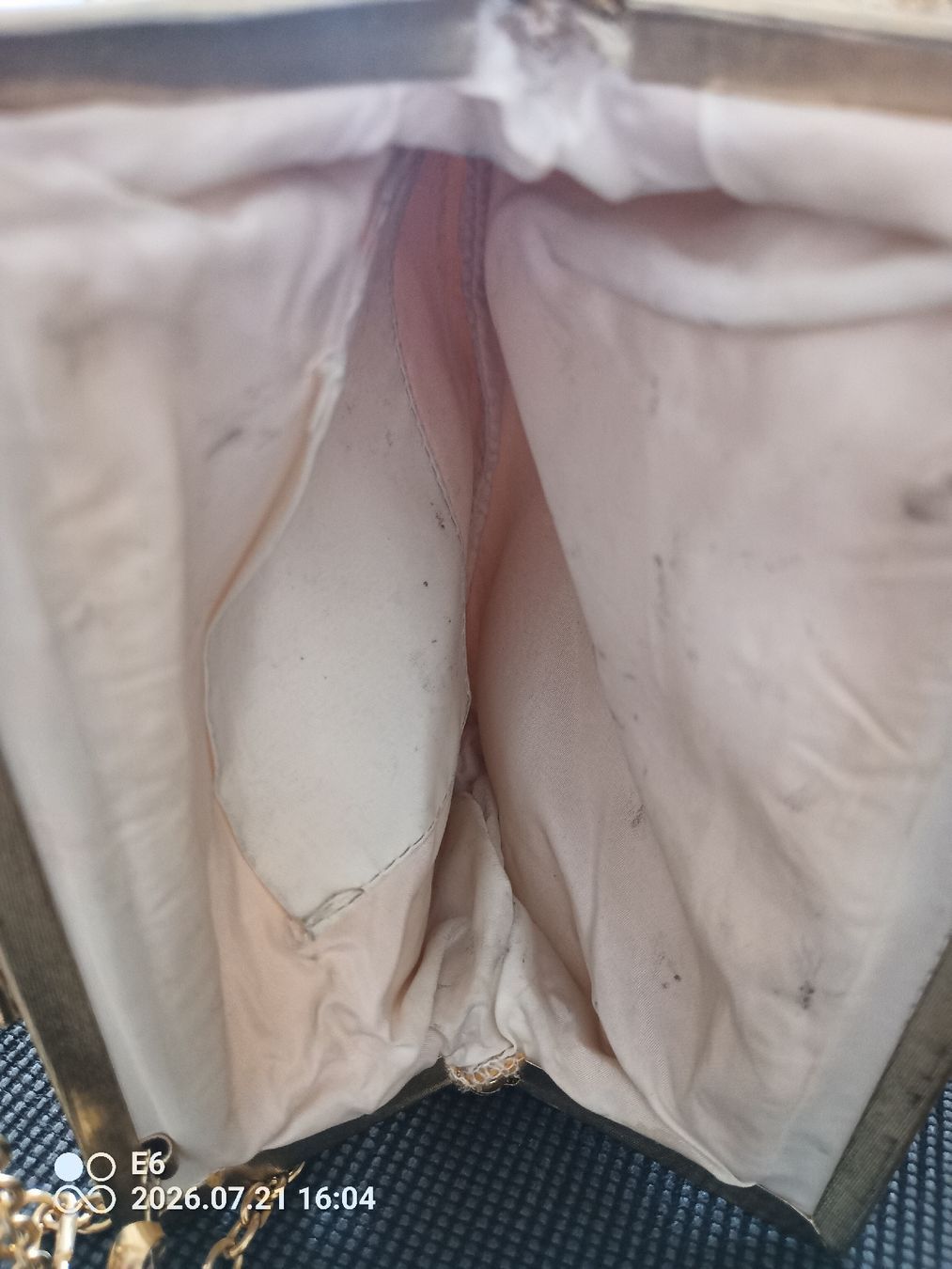Borse da donna: Goldfarbenes Abendtäschchen – Usato da Zürich venduto da Mitzi6 6