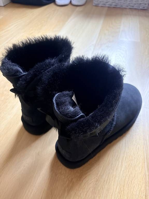 Damenschuhe: UGG Mini noires  – Gebraucht aus Chardonne von any_yq5q 4