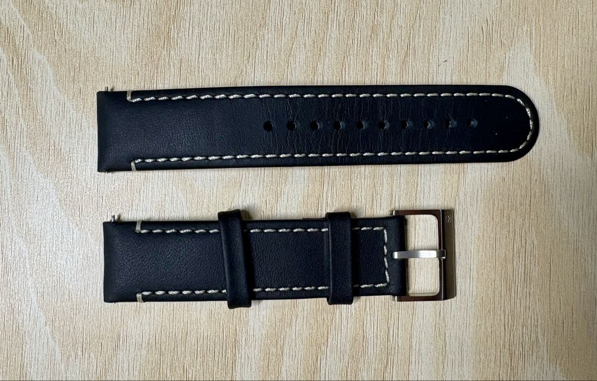 Armbänder & -reifen: Victorinox 21mm Black Leather Watch Strap – Gebraucht aus Le Grand-Saconnex von AlexeyYu