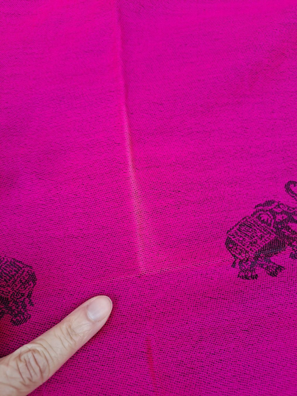 Foulards, Tücher & Schals: Cashmere-Schal, pink mit Ethno-Muster und Fransen – Gebraucht aus Volketswil von ronbons 9