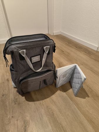Beaba Wickelrucksack grau wie neu mit Wickelunterlage