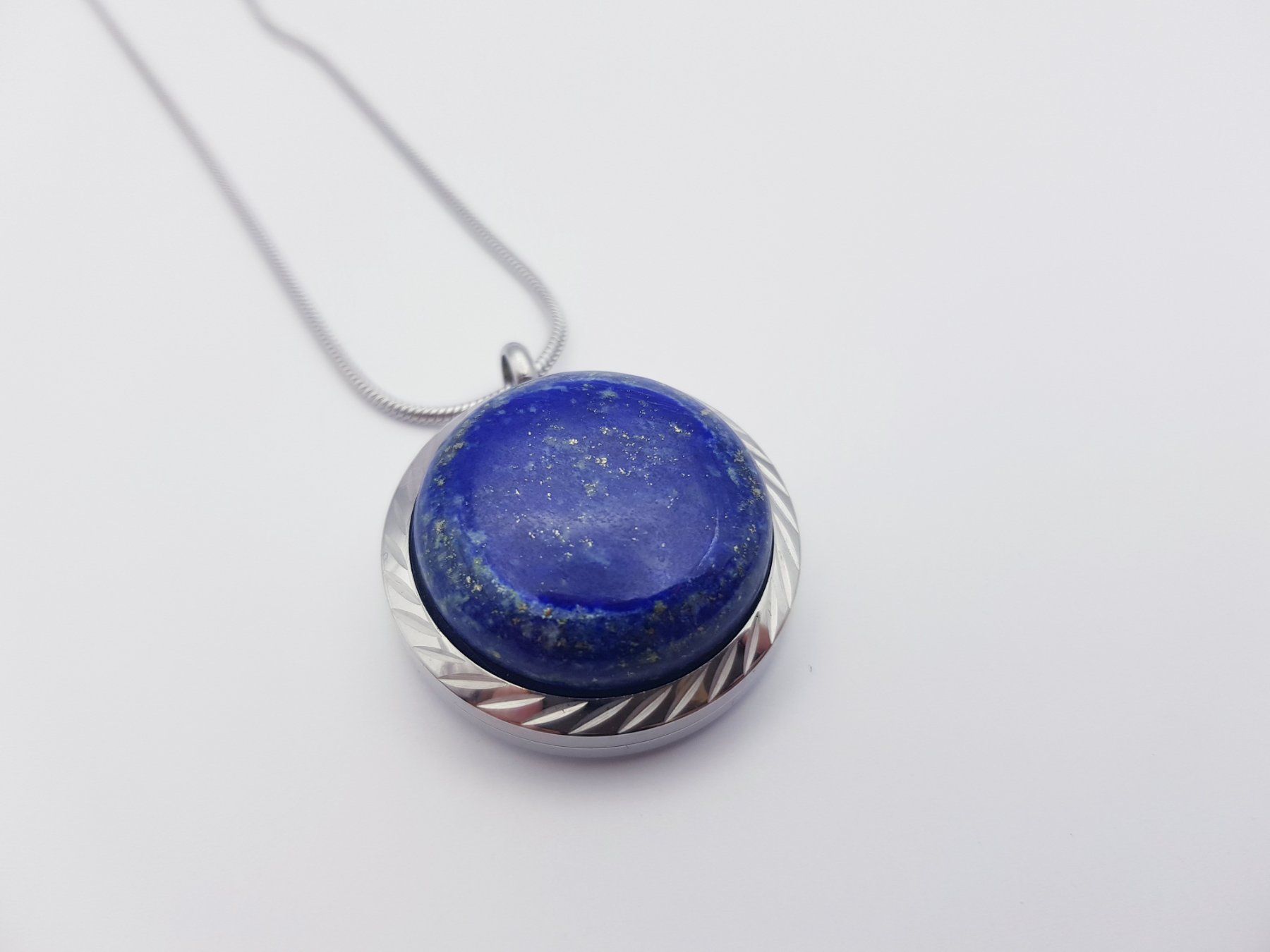 Ciondoli: Medaillon befüllbar 30mm - Lapis Lazuli – Nuovo e nell'imballaggio originale da Menziken venduto da Zyropa 3