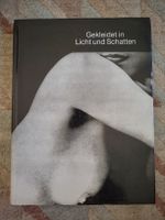 Gekleidet in Licht und Schatten - Russische Aktphotographie