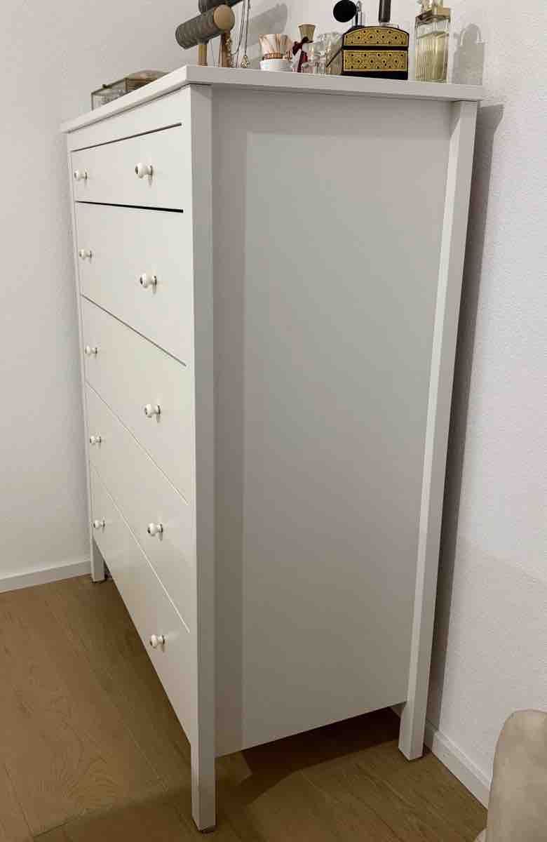 Ikea Cassettiere: Commode IKEA blanche à 5 tiroirs style scandinave – Usato da La Tour-de-Peilz venduto da JoVendSesAffaires 1