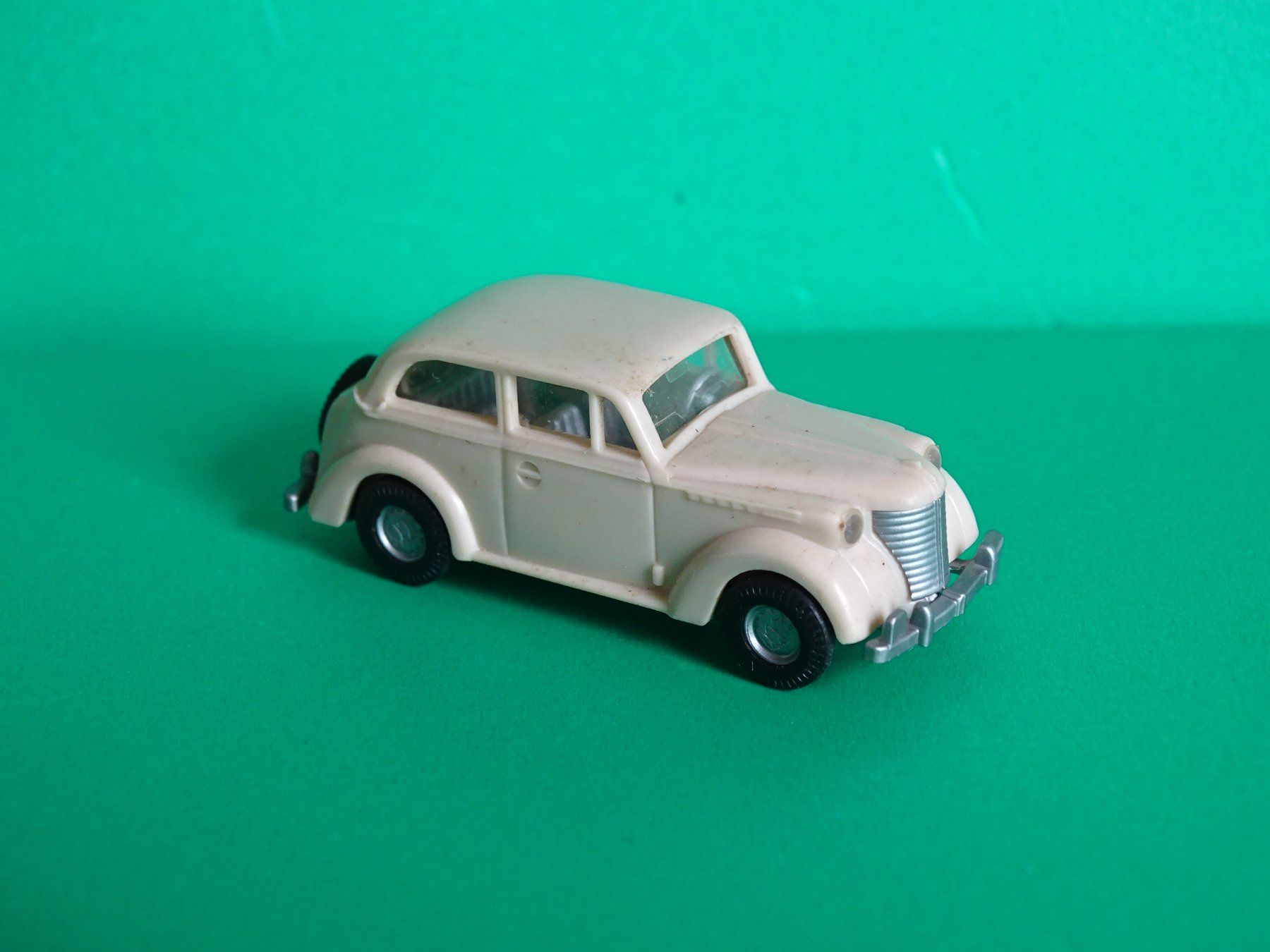 Praliné Modellini d'auto: Opel Olympia von Praliné 1/87 – Usato da Bretzwil venduto da Meex 1