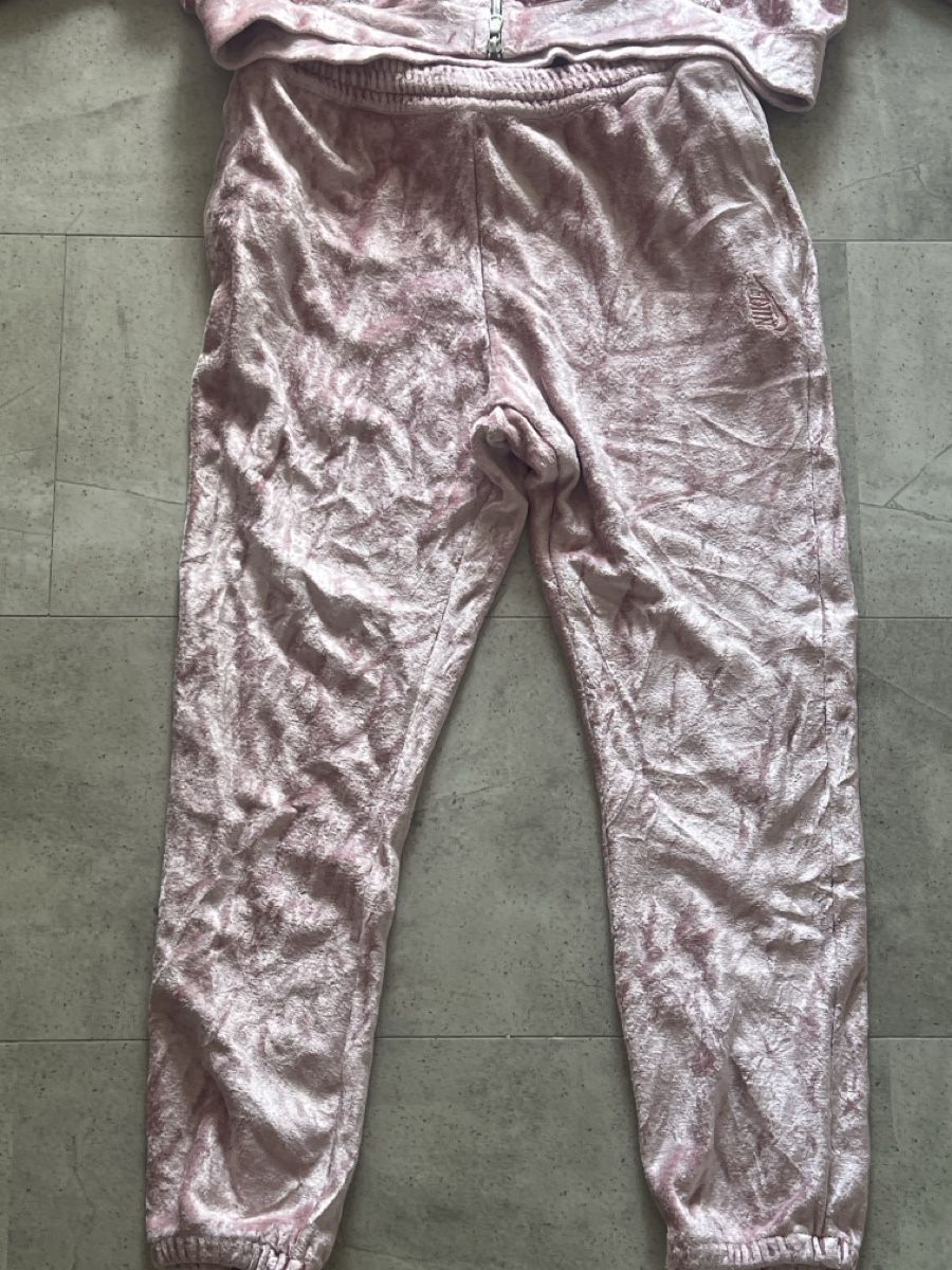 Nike Completi & Tailleur: Nike Trainingsanzug rosa Samt Grösse L – Usato da Geroldswil venduto da leo_x9p8 2