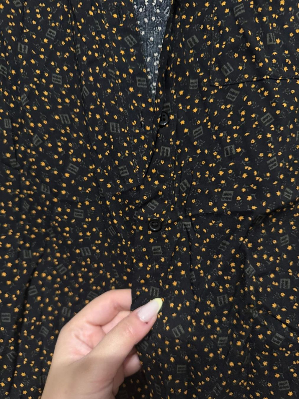 Camicette: Chemise noire à petites fleurs oranges – Usato da Montreux venduto da Iza_81199 2