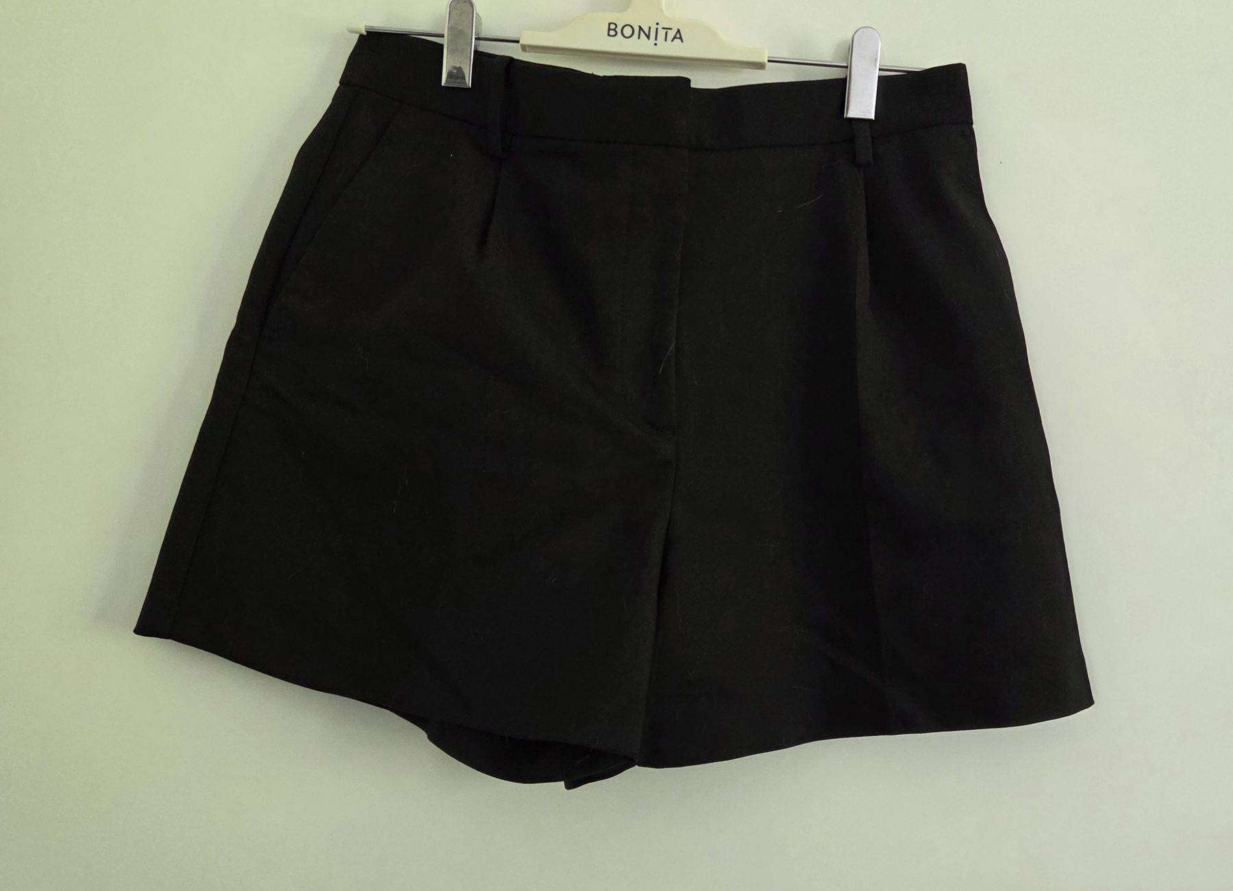 Zara Pantaloni: Chic Zara Black Shorts Size L  – Nuovo (secondo la descrizione) da Zürich venduto da joa_6xd7